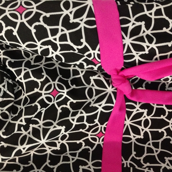 Women's One Piece Bathing Suit with Skirt Black Neon Pink White Pattern Size 18 - Picture 3 of 6